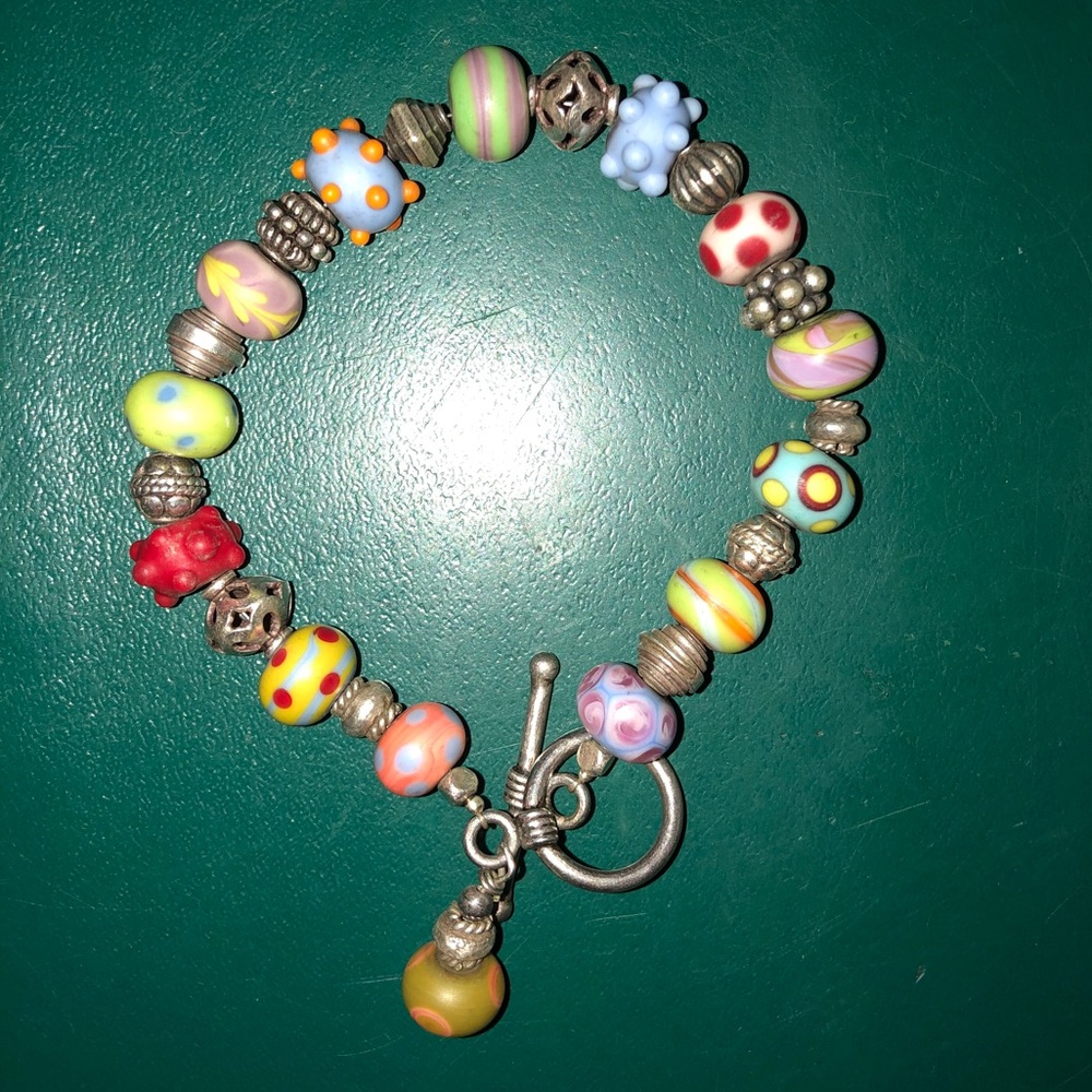 Handmade artisan glass bead bracelet like new! - Picture 2 of 6